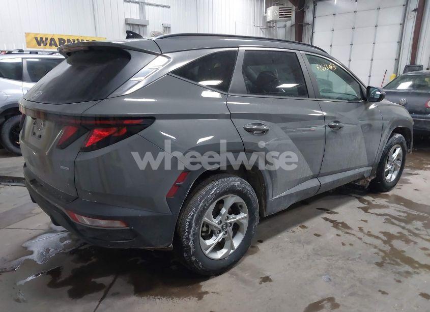 Photo 4 of 2024 Hyundai Tucson SEL (VIN 5NMJBCDE1RH426539)