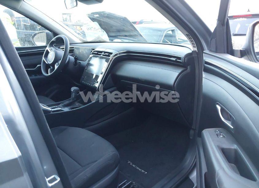 Photo 5 of 2024 Hyundai Tucson SEL (VIN 5NMJBCDE1RH428534)