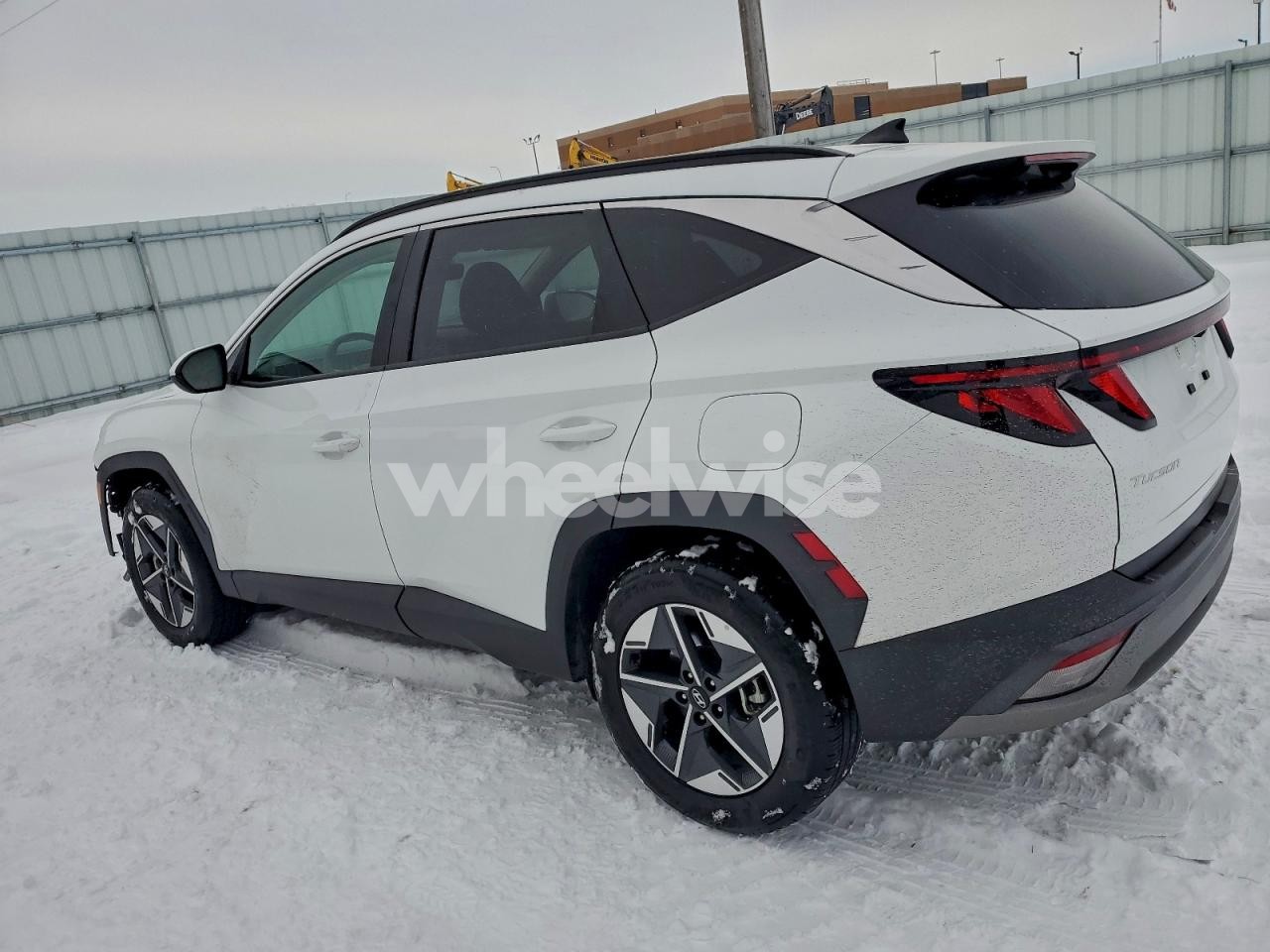 Photo 2 of 2025 HYUNDAI TUCSON SEL (VIN 5NMJBCDE1SH591996)