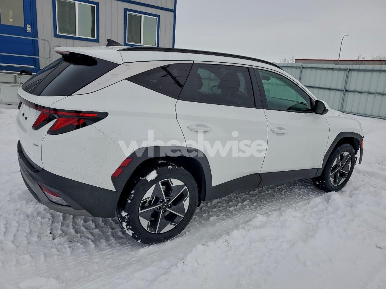 Photo 3 of 2025 HYUNDAI TUCSON SEL (VIN 5NMJBCDE1SH591996)