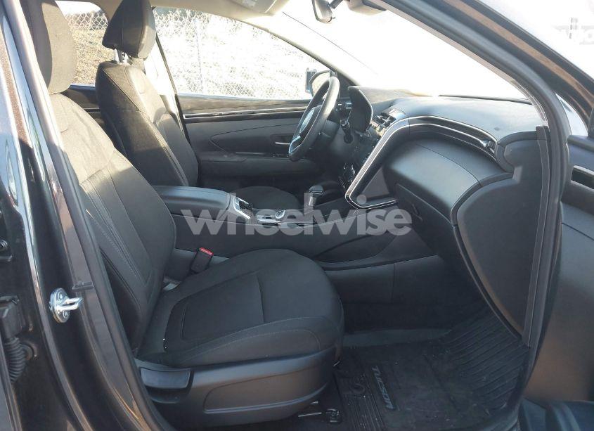 Photo 5 of 2024 Hyundai Tucson SEL (VIN 5NMJBCDE3RH319783)