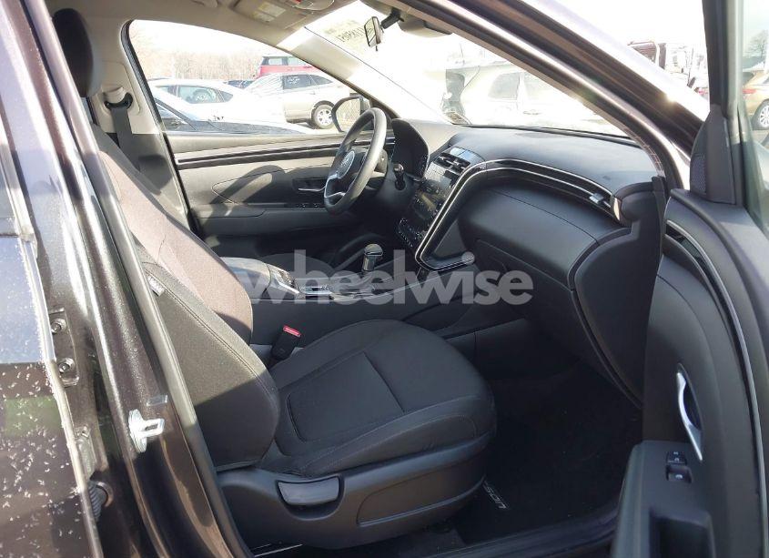 Photo 5 of 2024 Hyundai Tucson SEL (VIN 5NMJBCDE4RH320425)