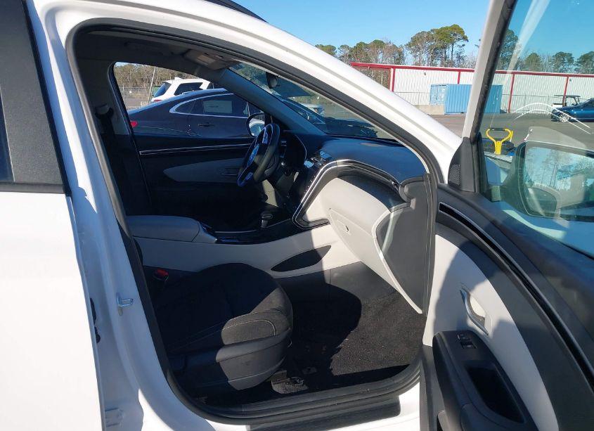 Photo 5 of 2024 Hyundai Tucson SEL (VIN 5NMJBCDE4RH327875)