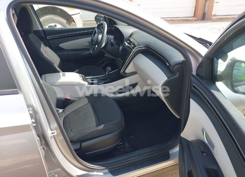 Photo 5 of 2024 Hyundai Tucson SEL (VIN 5NMJBCDE5RH299830)