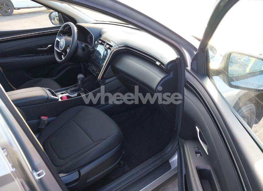 Photo 5 of 2024 Hyundai Tucson SEL (VIN 5NMJBCDE5RH301950)