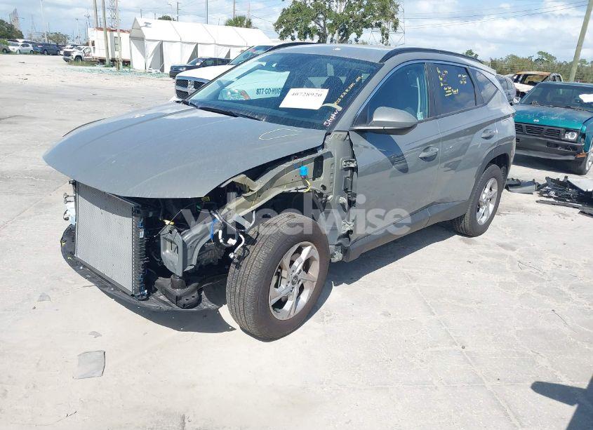 Photo 2 of 2024 Hyundai Tucson SEL (VIN 5NMJBCDE5RH411753)