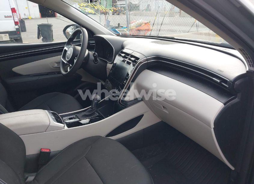 Photo 5 of 2024 Hyundai Tucson SEL (VIN 5NMJBCDE6RH335167)