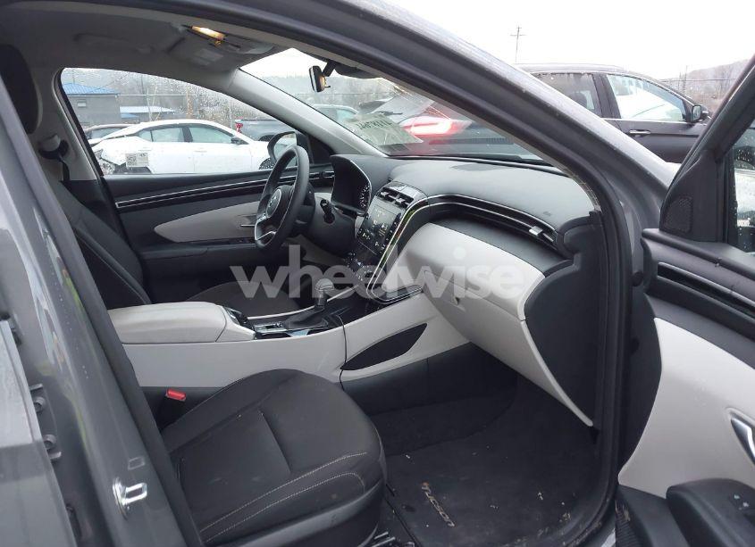 Photo 5 of 2024 Hyundai Tucson SEL (VIN 5NMJBCDE6RH372963)