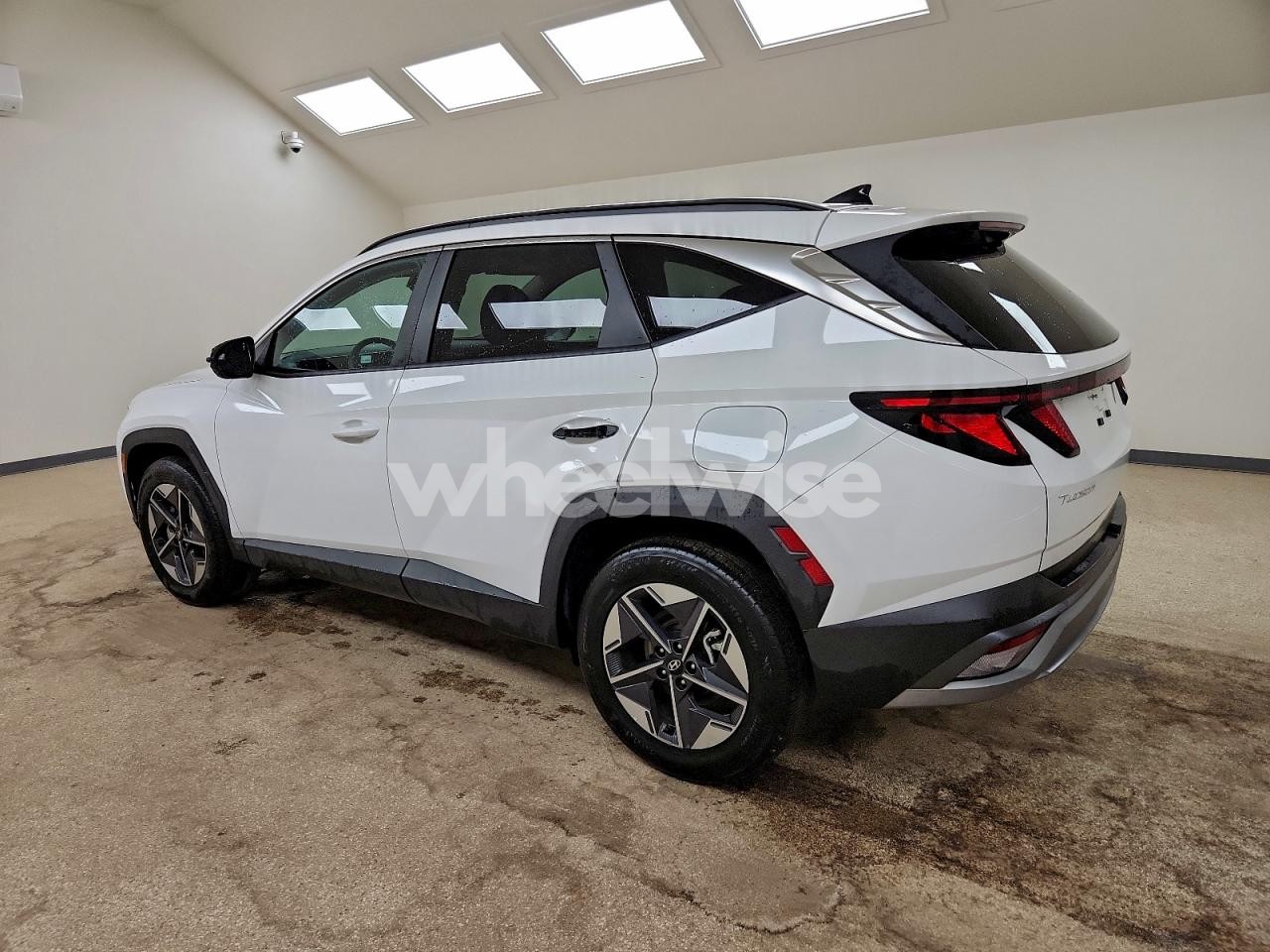 Photo 2 of 2025 HYUNDAI TUCSON SEL (VIN 5NMJBCDE7SH570943)