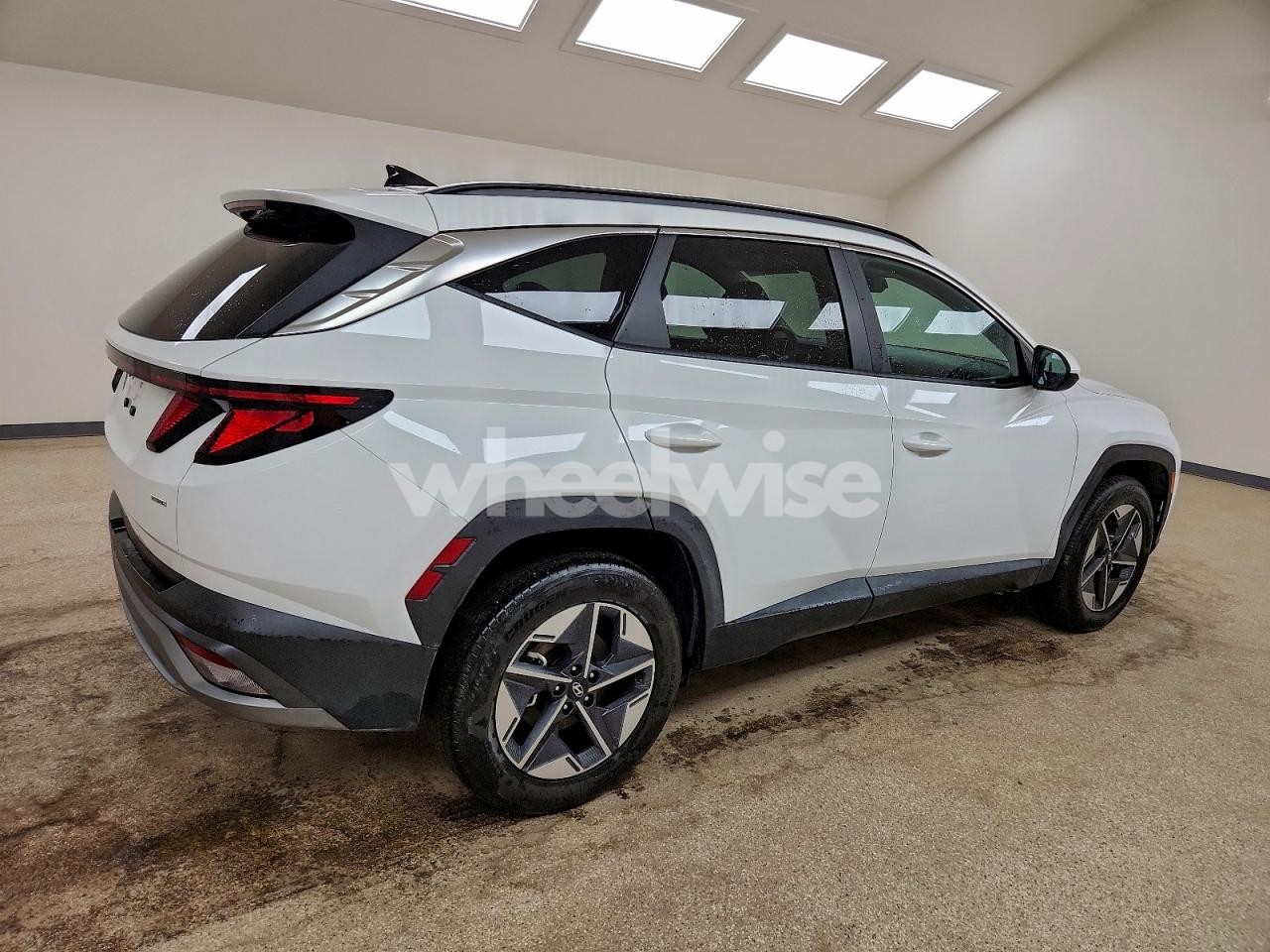 Photo 3 of 2025 HYUNDAI TUCSON SEL (VIN 5NMJBCDE7SH570943)