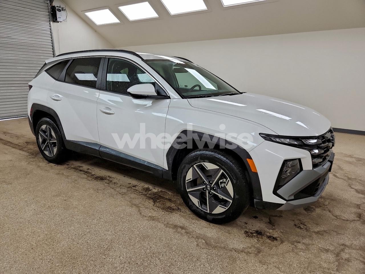 Photo 4 of 2025 HYUNDAI TUCSON SEL (VIN 5NMJBCDE7SH570943)