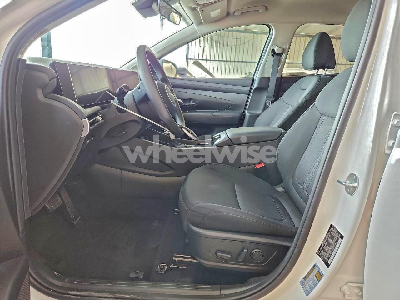 Photo 7 of 2025 HYUNDAI TUCSON SEL (VIN 5NMJBCDE7SH570943)