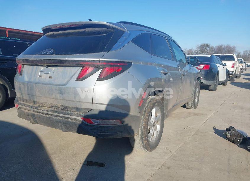 Photo 4 of 2024 Hyundai Tucson SEL (VIN 5NMJBCDE8RH296159)