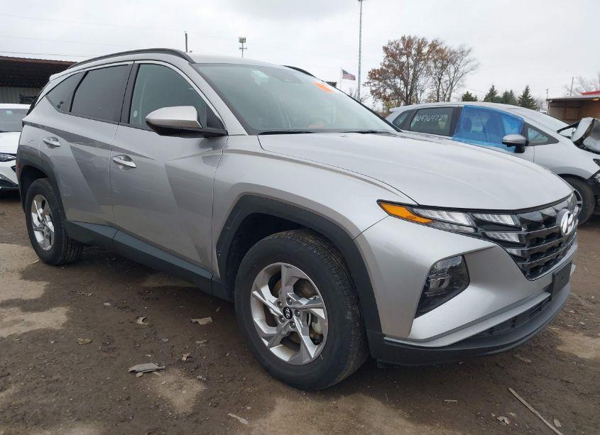 2024 Hyundai Tucson SEL (VIN 5NMJBCDE9RH305872) main photo