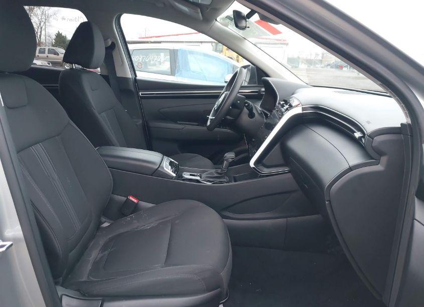 Photo 5 of 2024 Hyundai Tucson SEL (VIN 5NMJBCDE9RH305872)