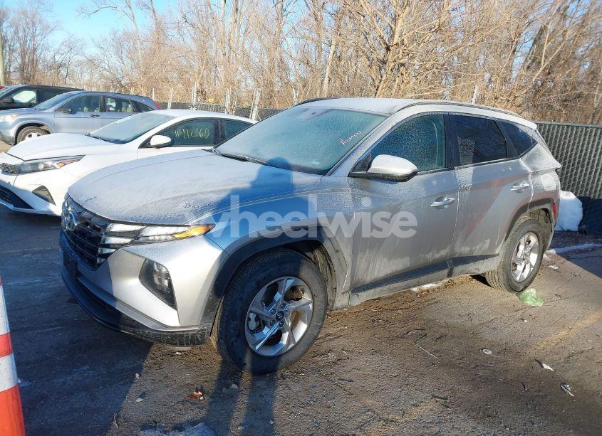 Photo 2 of 2024 Hyundai Tucson SEL (VIN 5NMJBCDE9RH403560)