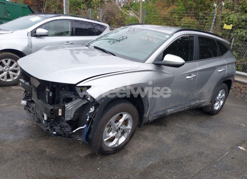 Photo 2 of 2024 Hyundai Tucson SEL (VIN 5NMJBCDEXRH404720)