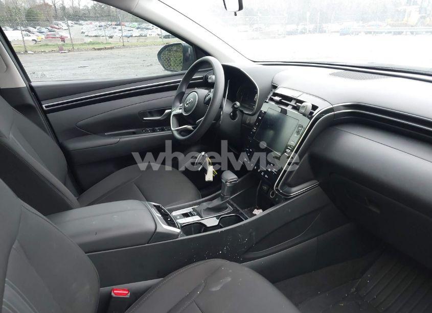 Photo 5 of 2024 Hyundai Tucson SEL (VIN 5NMJBCDEXRH404720)