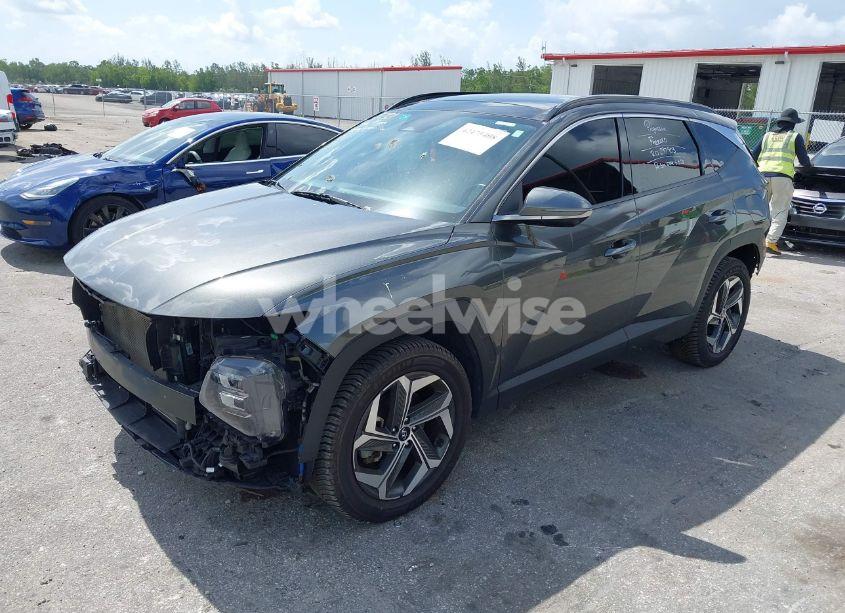 Photo 2 of 2022 Hyundai Tucson LIMITED (VIN 5NMJECAEXNH004730)