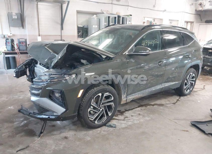 Photo 2 of 2025 Hyundai Tucson LIMITED (VIN 5NMJECDE7SH493580)