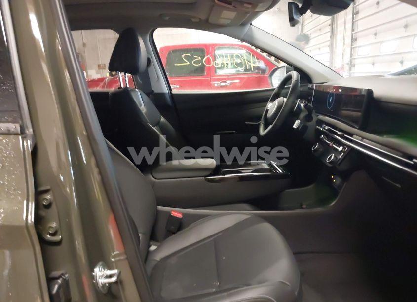 Photo 5 of 2025 Hyundai Tucson LIMITED (VIN 5NMJECDE7SH493580)