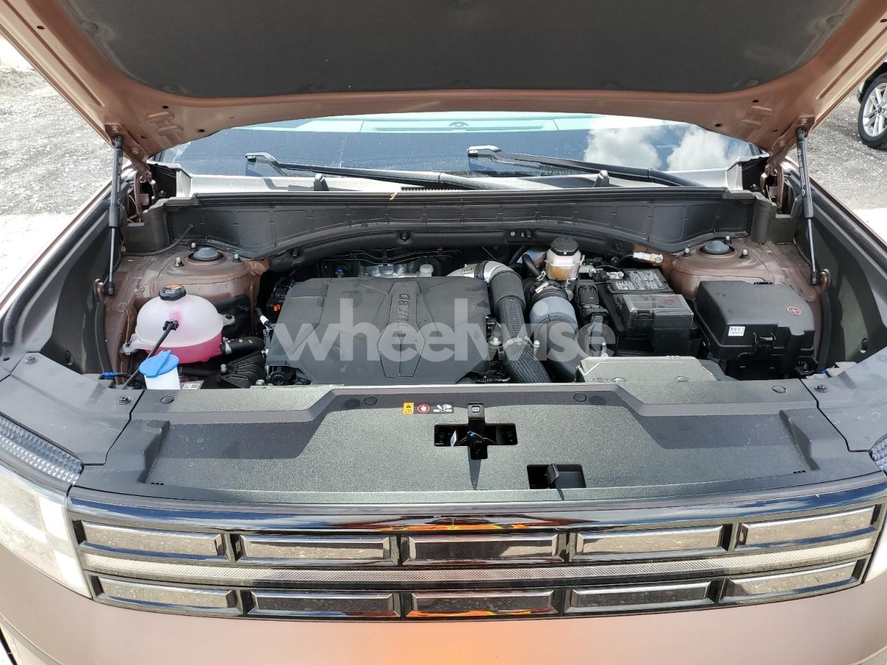 Photo 12 of 2025 HYUNDAI SANTA FE LIMITED (VIN 5NMP44GL2SH084951)