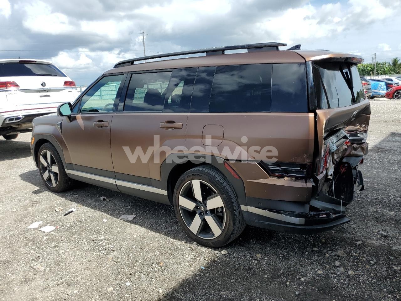 Photo 2 of 2025 HYUNDAI SANTA FE LIMITED (VIN 5NMP44GL2SH084951)