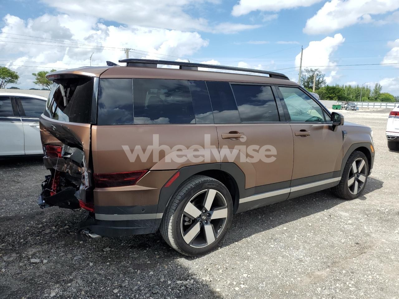 Photo 3 of 2025 HYUNDAI SANTA FE LIMITED (VIN 5NMP44GL2SH084951)