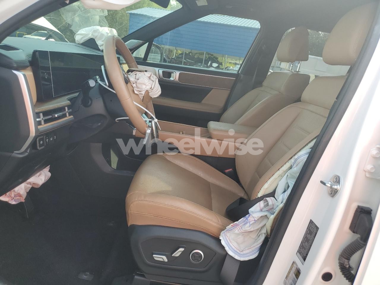 Photo 7 of 2024 HYUNDAI SANTA FE LIMITED (VIN 5NMP4DGL1RH000287)