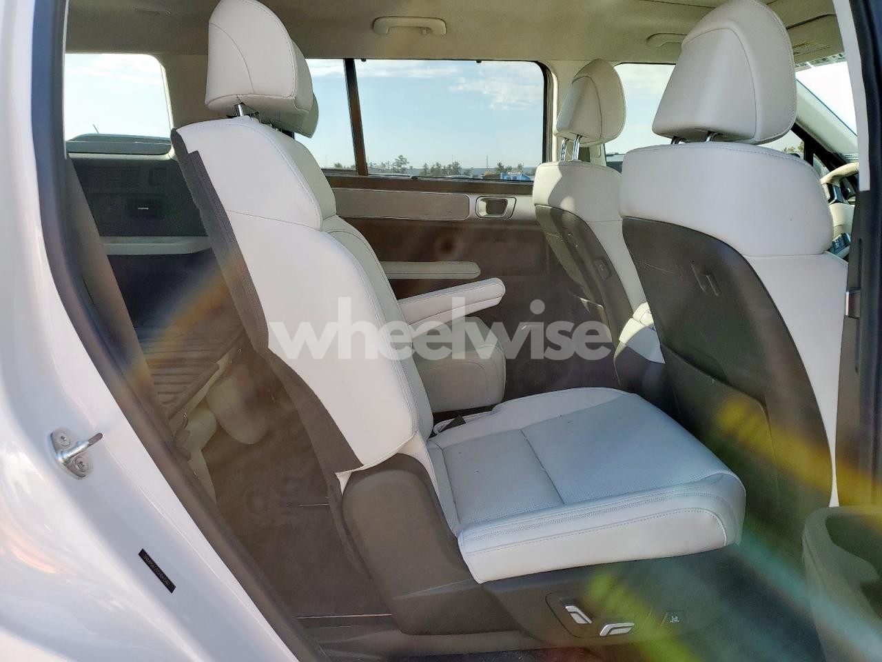 Photo 11 of 2025 HYUNDAI SANTA FE CALLIGRAPHY (VIN 5NMP54G12SH043540)