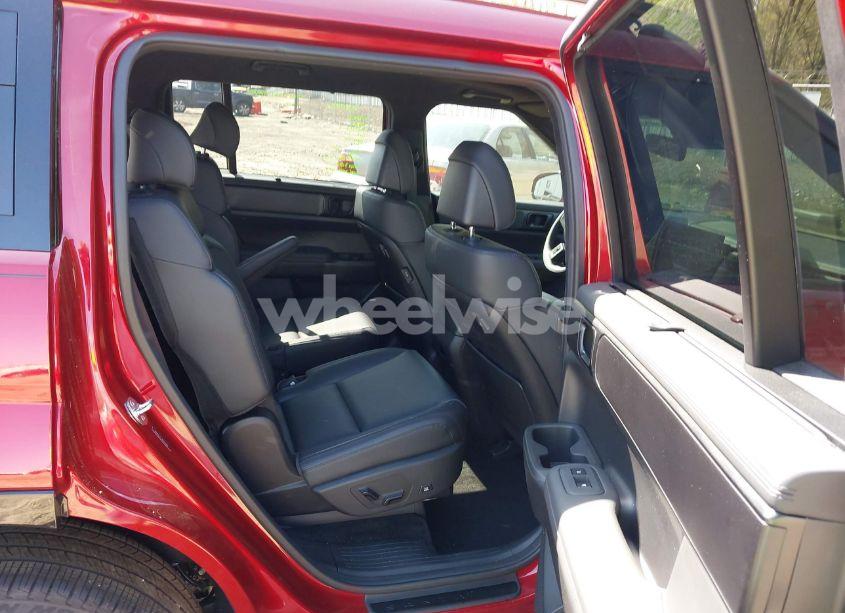 Photo 8 of 2024 Hyundai Santa FE CALLIGRAPHY (VIN 5NMP54GL1RH041886)