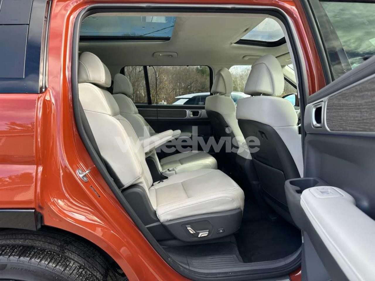 Photo 5 of 2024 HYUNDAI SANTA FE CALLIGRAPHY (VIN 5NMP5DGL0RH048439)