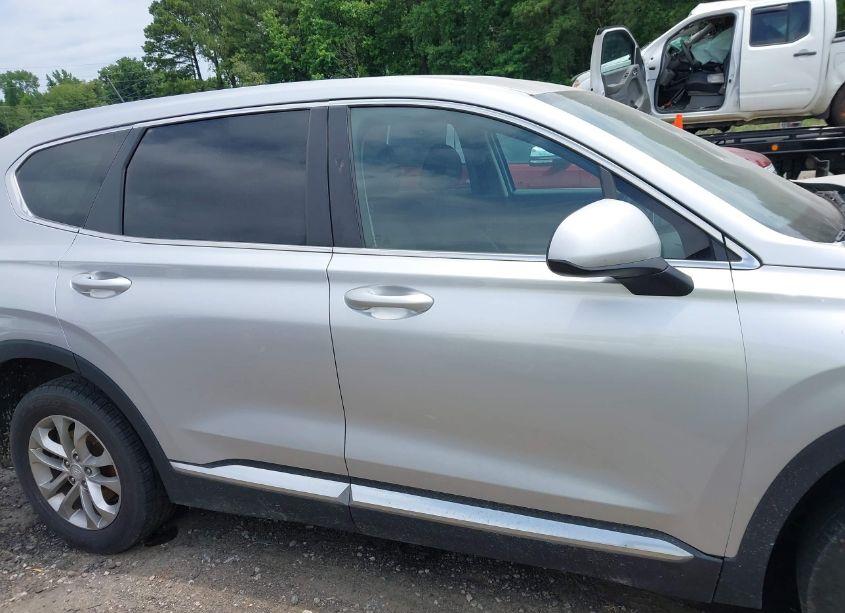Photo 14 of 2019 Hyundai Santa FE SE (VIN 5NMS23AD0KH017955)