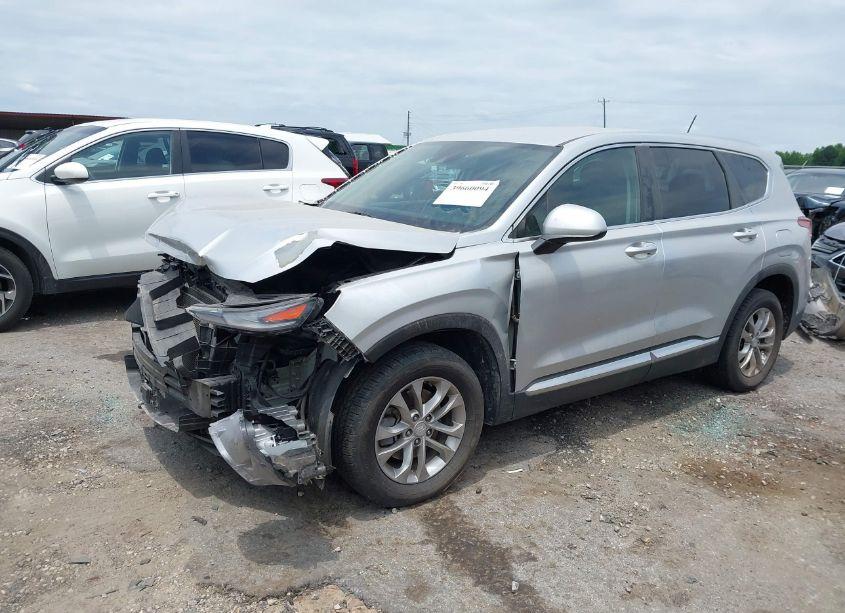 Photo 2 of 2019 Hyundai Santa FE SE (VIN 5NMS23AD0KH017955)