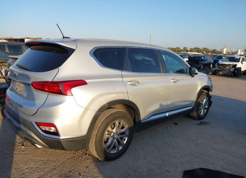Photo 4 of 2019 Hyundai Santa FE SE (VIN 5NMS23AD0KH110426)
