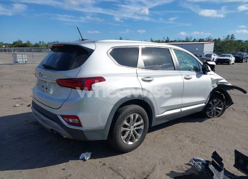 Photo 4 of 2019 Hyundai Santa FE SE (VIN 5NMS23AD1KH079929)