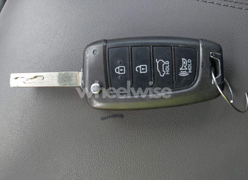 Photo 11 of 2019 Hyundai Santa FE SE (VIN 5NMS23AD2KH070480)