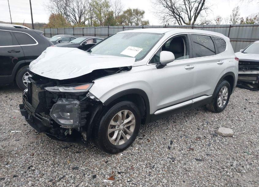 Photo 2 of 2019 Hyundai Santa FE SE (VIN 5NMS23AD5KH099908)