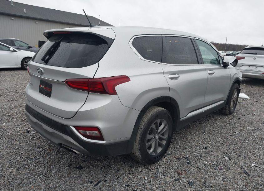 Photo 4 of 2019 Hyundai Santa FE SE (VIN 5NMS23AD5KH099908)