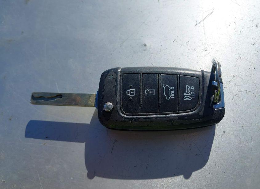 Photo 11 of 2019 Hyundai Santa FE SE (VIN 5NMS23ADXKH083848)