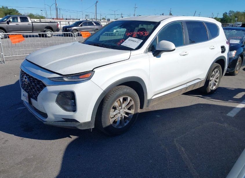 Photo 2 of 2019 Hyundai Santa FE SE (VIN 5NMS23ADXKH083848)