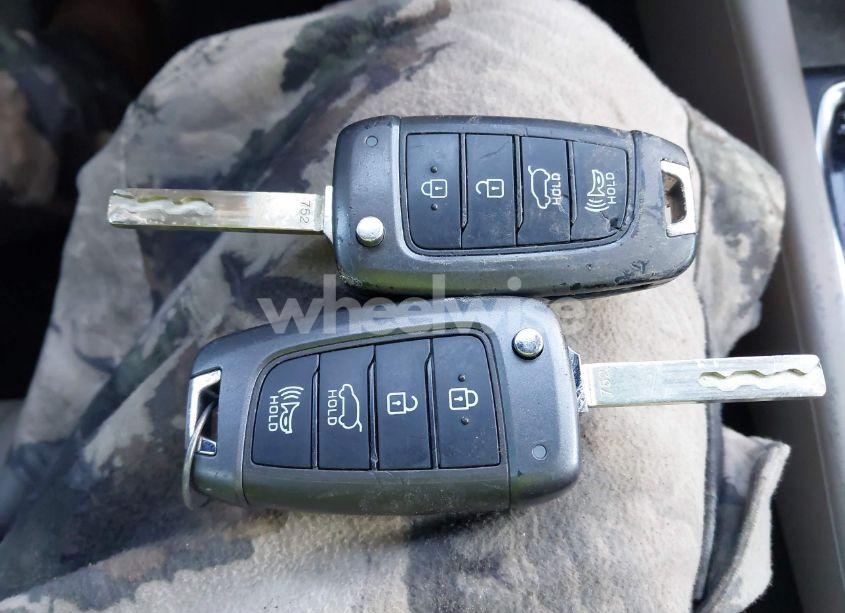 Photo 11 of 2019 Hyundai Santa FE SE (VIN 5NMS2CAD4KH089712)