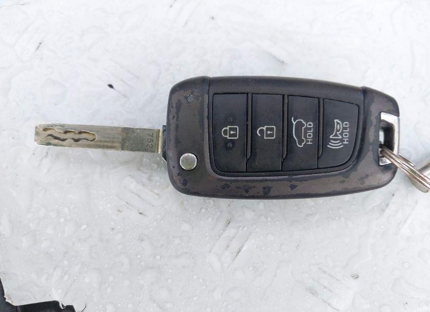 Photo 11 of 2019 Hyundai Santa FE SE (VIN 5NMS2CAD7KH097464)