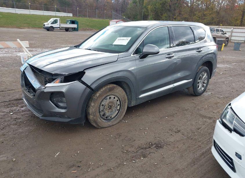 Photo 2 of 2019 Hyundai Santa FE SEL (VIN 5NMS33AD3KH036576)