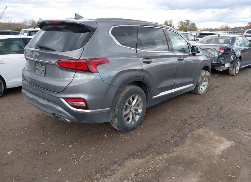 Photo 4 of 2019 Hyundai Santa FE SEL (VIN 5NMS33AD3KH036576)