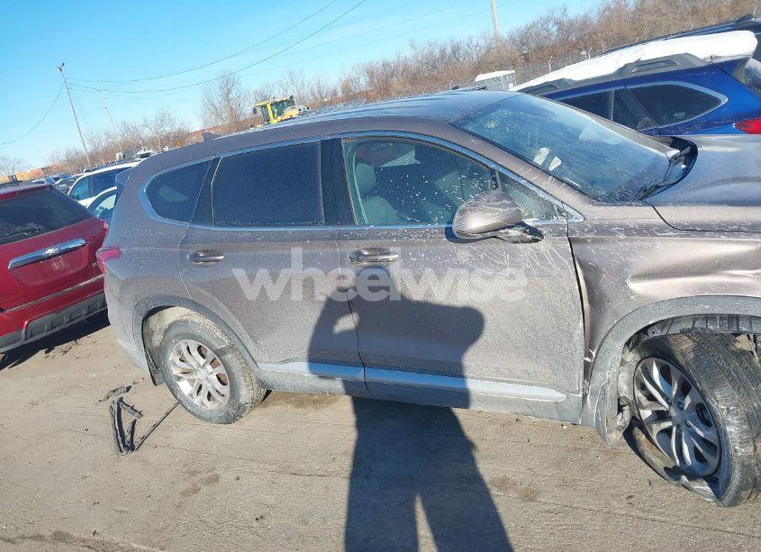 Photo 13 of 2019 Hyundai Santa FE SEL (VIN 5NMS3CAD5KH128935)