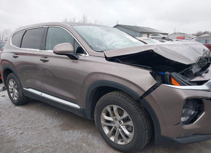 Photo 13 of 2019 Hyundai Santa FE SEL (VIN 5NMS3CAD6KH005631)