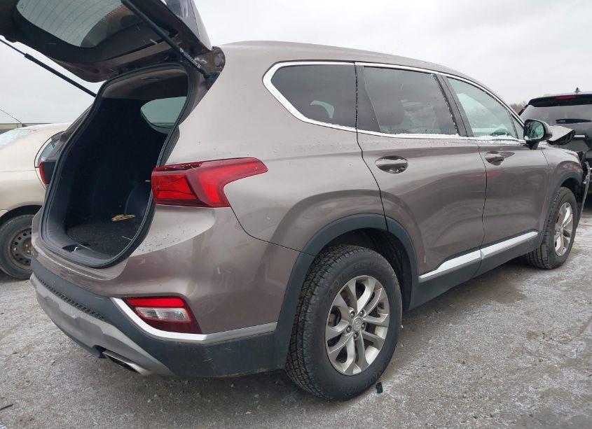 Photo 4 of 2019 Hyundai Santa FE SEL (VIN 5NMS3CAD6KH005631)