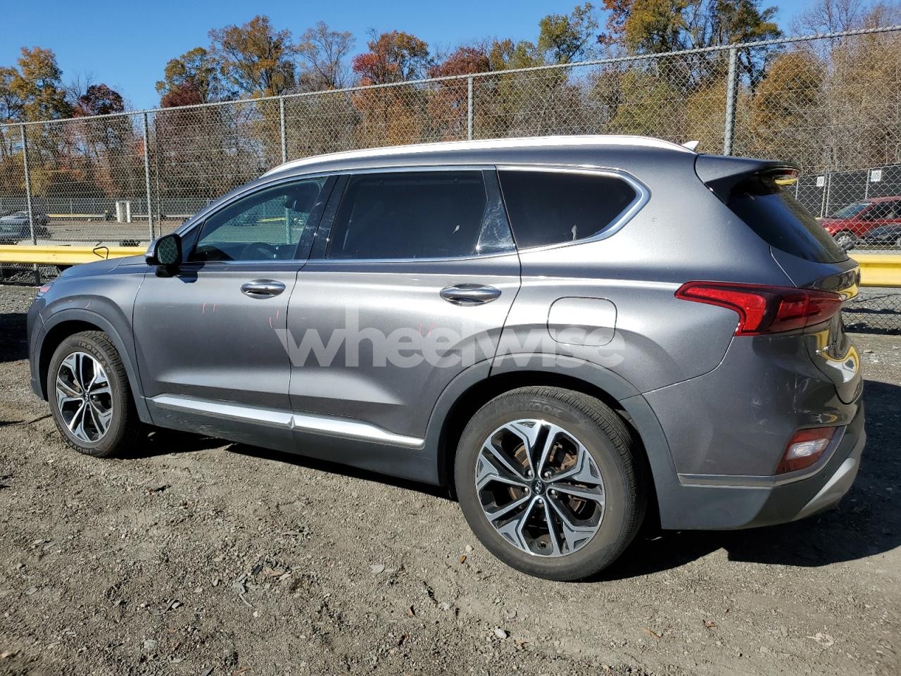 Photo 2 of 2019 HYUNDAI SANTA FE LIMITED (VIN 5NMS5CAAXKH108857)