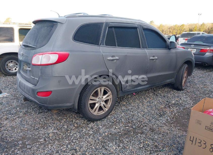 Photo 4 of 2010 Hyundai Santa FE SE (VIN 5NMSH4AG0AH401120)